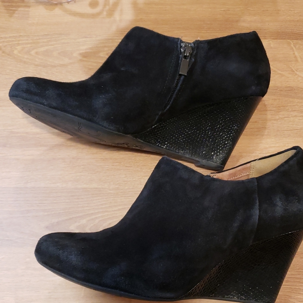 Clarks wedge black suede bootie, 9
